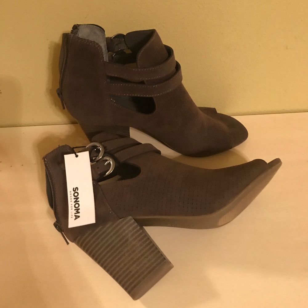 Taupe colored Sonoma heels